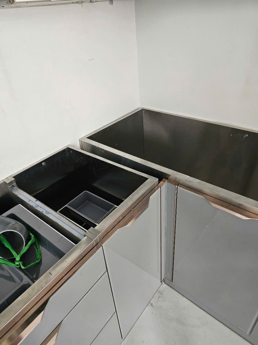 tu bep inox canh kinh 